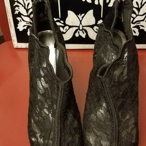 Size 7 CATO Lace heels